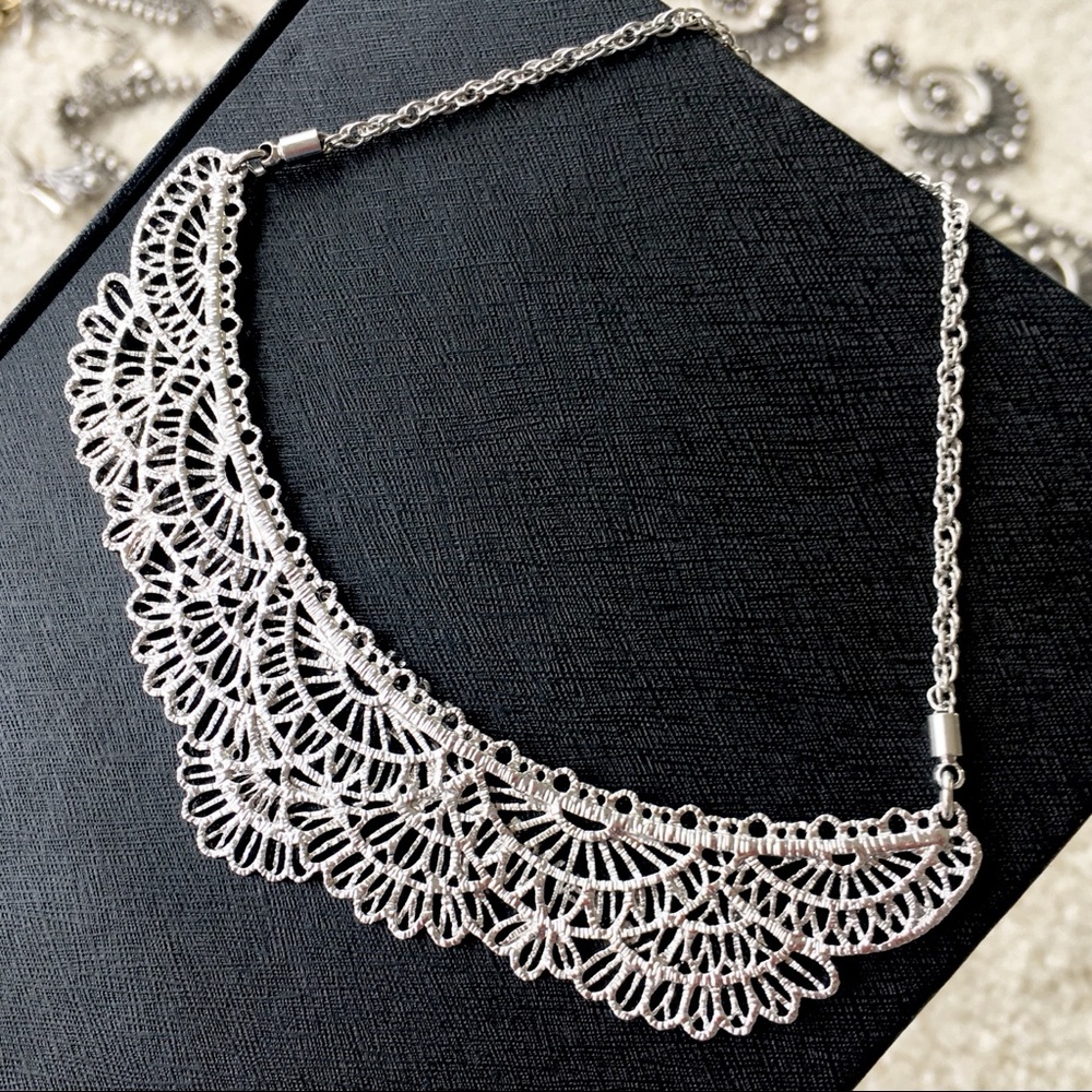 Chloe + Isabel Queen’s Lace Necklace Silver New